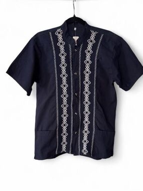 Men's Navy Short-Sleeve Embroidered Guayabera Shirt M